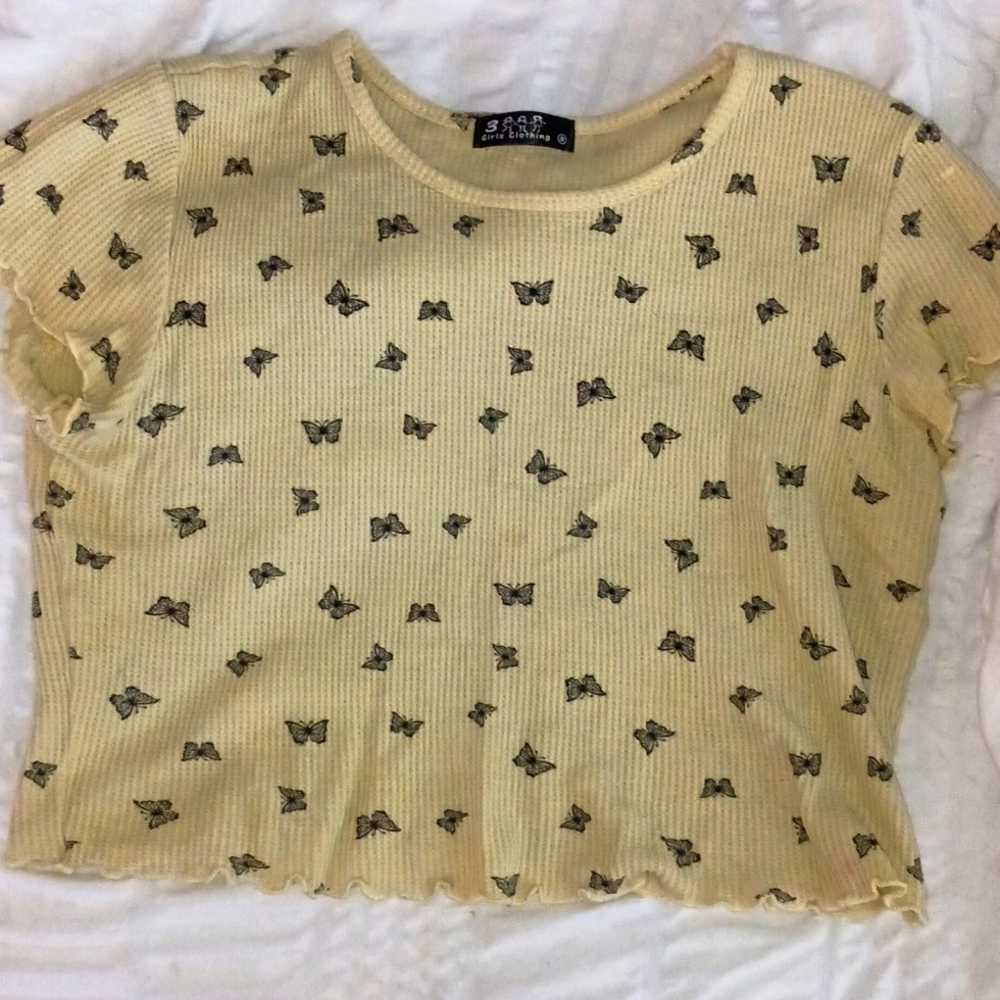 Cropped butterfly print yellow shirt